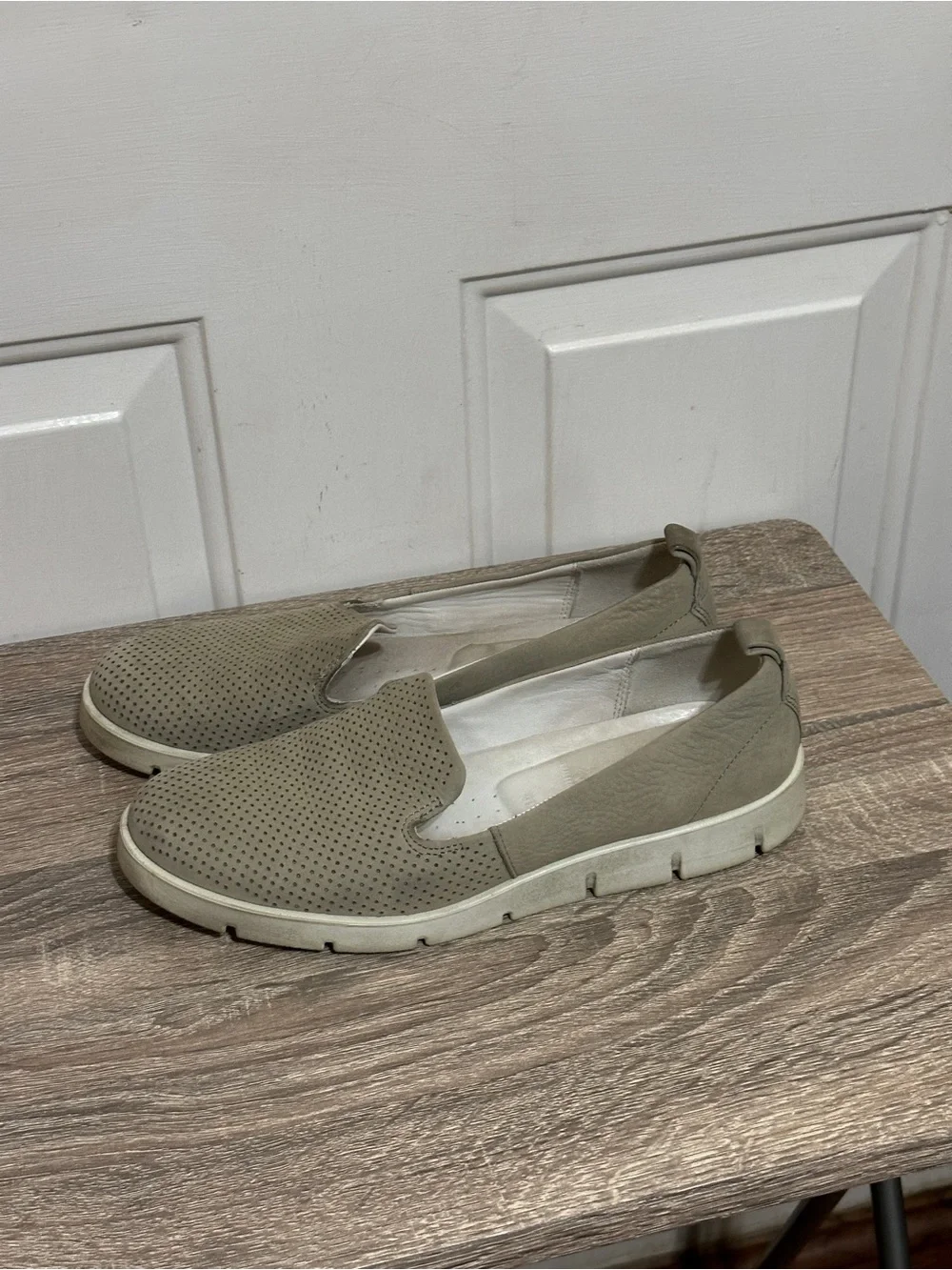 ECCO Bella Womens 40 US 9 Perforated Leather Slip On Loafers Taupe